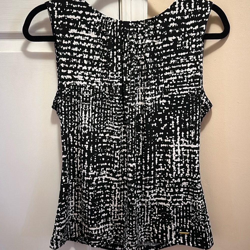 Calvin Klein sleeveless blouse - suiting size M black and white NWOT